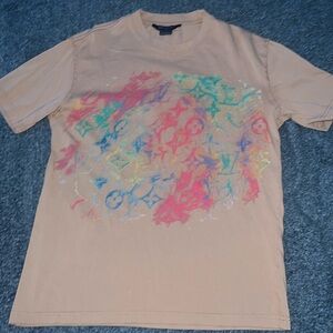 Good condition authentic Louis Vuitton T-Shirt, negotiable message me.